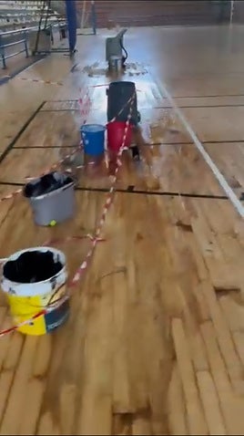 El PSOE critica que las goteras «vuelven a dejar impracticable el Rafael Florido»