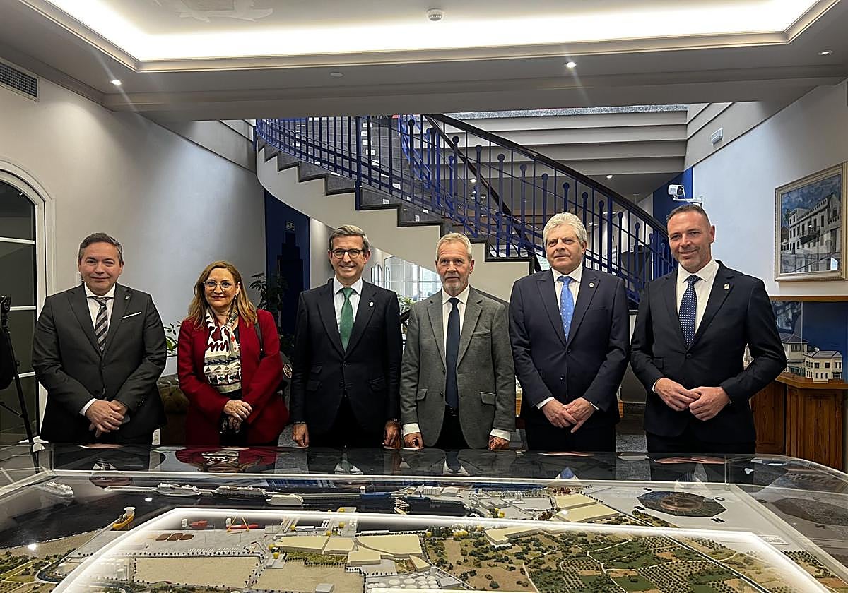 El consejero Jorge Paradela en el puerto de Motril.