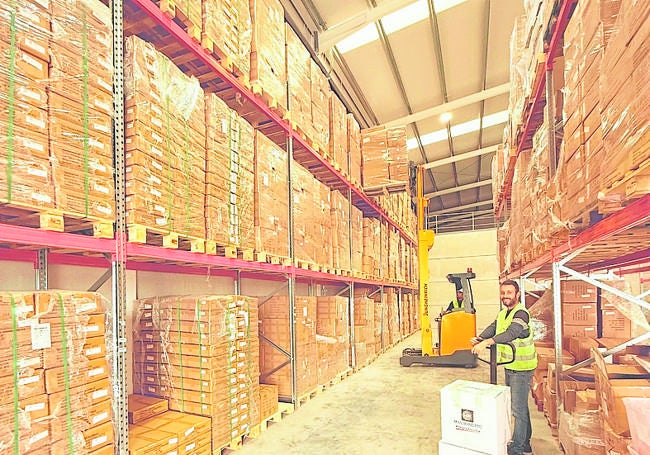 Interior de los almacenes de la nueva delegación de Escúzar.