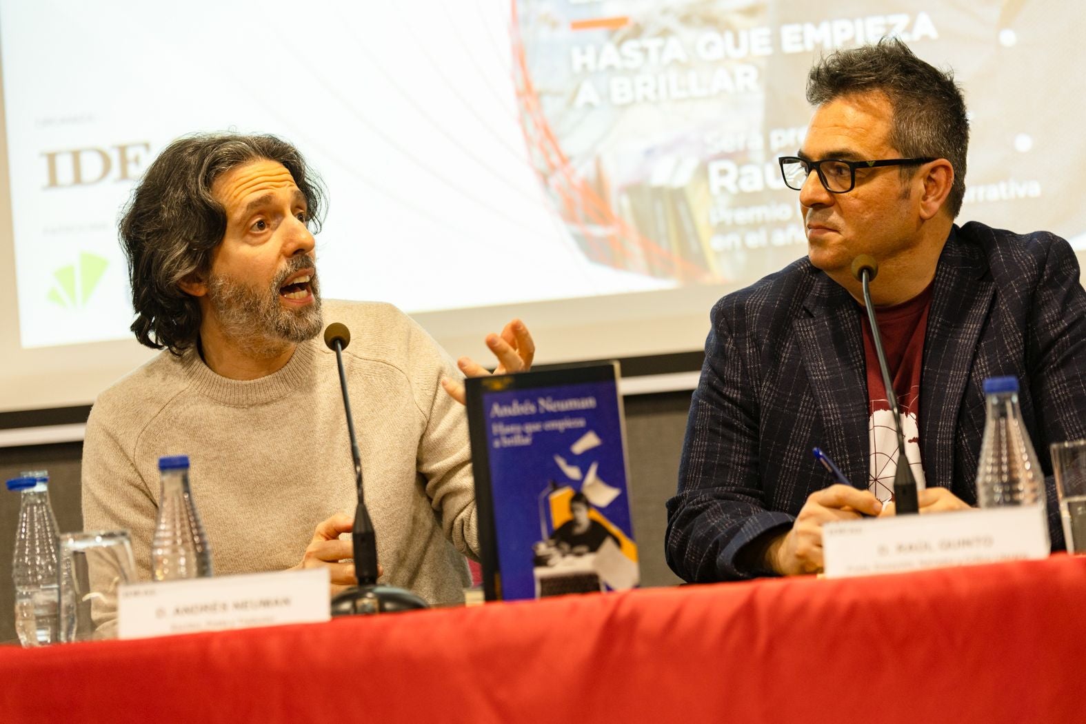 Andrés Neuman encandila con su prosa sobre María Moliner