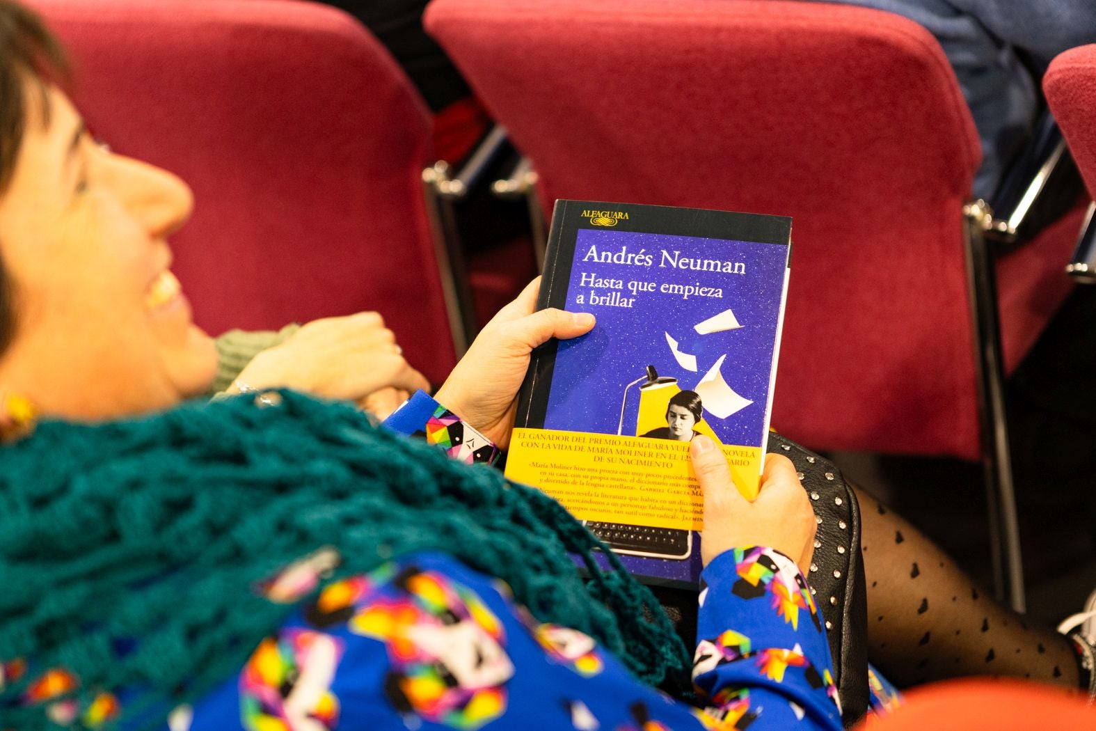 Andrés Neuman encandila con su prosa sobre María Moliner