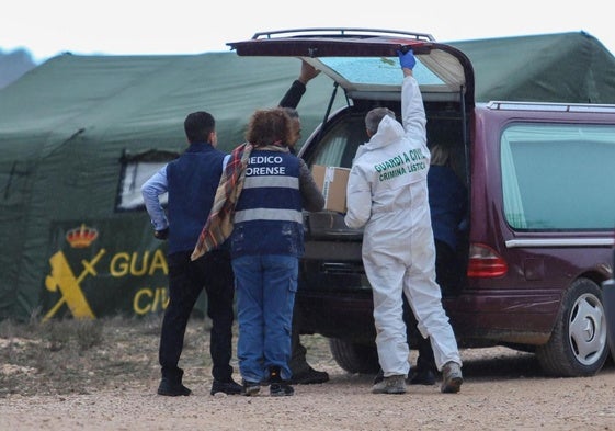 Agentes de la Guardia Civil en la operación en la Sierra de Almaciles
