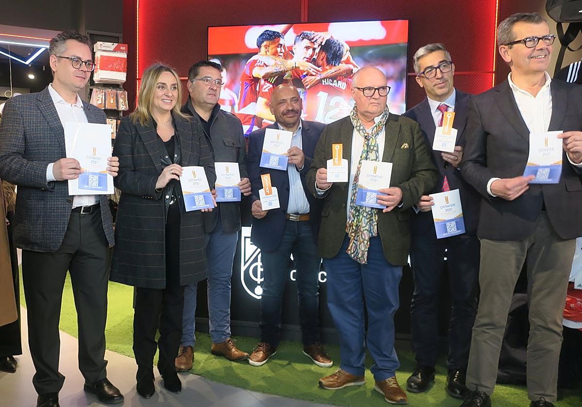 Un momento del acto de presentación de los folletos.