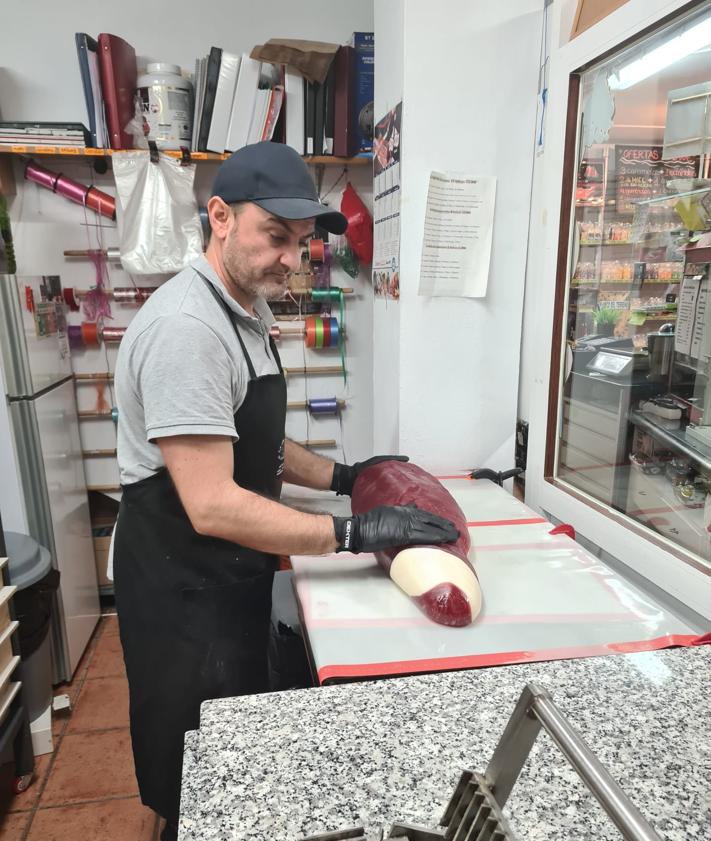 Imagen secundaria 2 - Los caramelos de Granada con sabor a jamón, queso y vino: «La gente alucina»