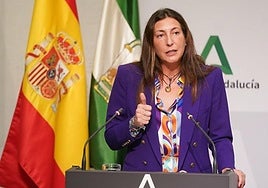 Loles López, consejera de Inclusión Social.
