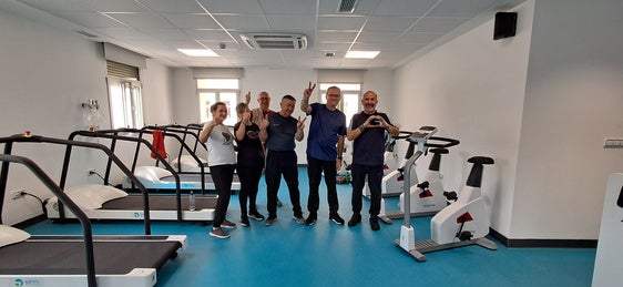 Los pacientes que estrenaron la nueva unidad de rehabilitación cardiaca del Virgen de las Nieves.