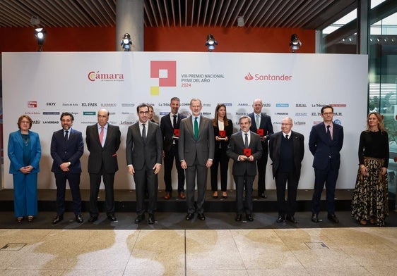 La directora general de Jumadi, Inmaculada Martín, recibe el premio.