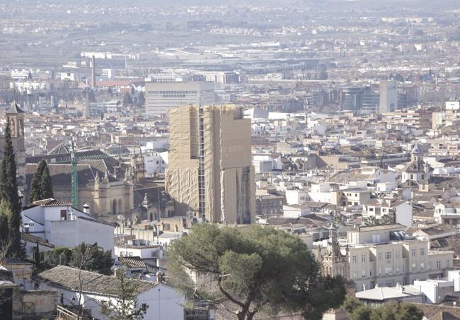 Imagen panorámica de la torre.