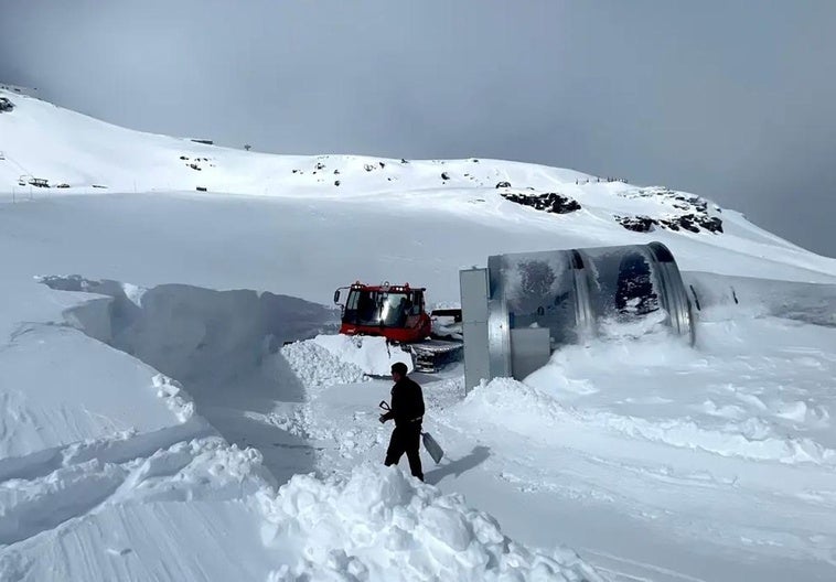 Sierra Nevada prevé abrir 95 km esquiables con espesores de 3 metros de nieve