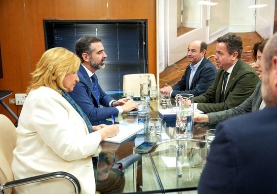 La Consejería estrecha lazos con el Colegio de Ingenieros Técnicos Agrícolas de cara al 18º Symposium sobre Sanidad Vegetal de 2026