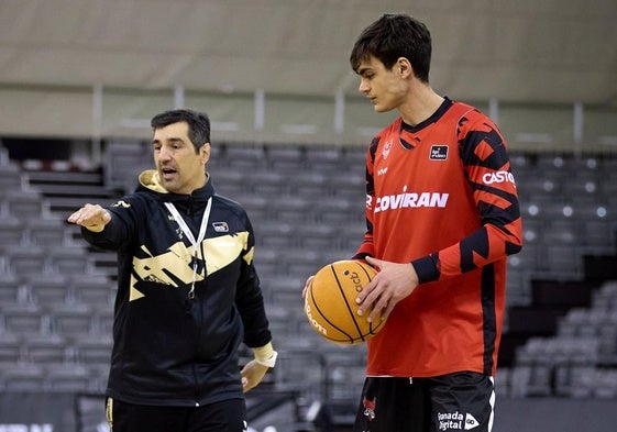 Riccardo Visconti, junto a Pablo Pin en su primer entrenamiento con el Covirán Granada.