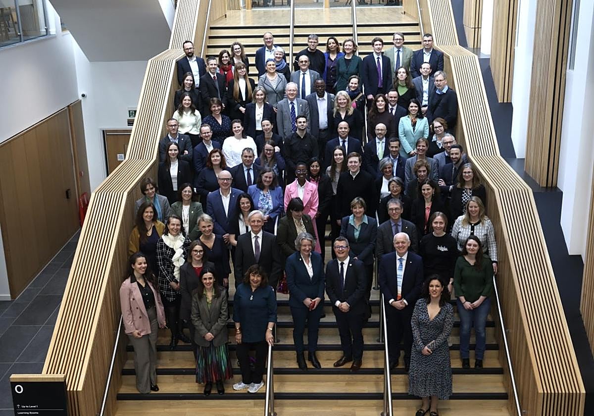 El rector de la UGR, Pedro Mercado, asistió a la firma.