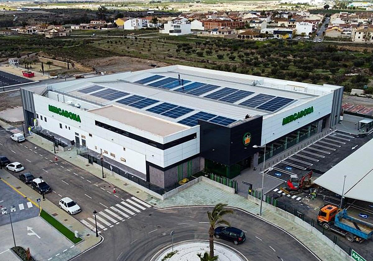 Mercadona busca personal para la campaña de verano en Almería con sueldos de hasta 2.200 euros