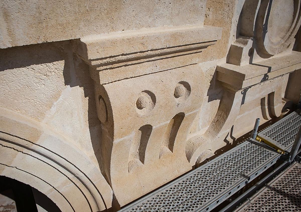 Imagen secundaria 1 - Detalles de la restauración pétrea. 