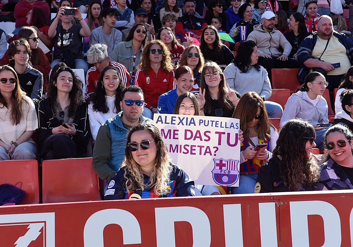 Uno de los tantos mensajes del estadio para Alexia Putellas.