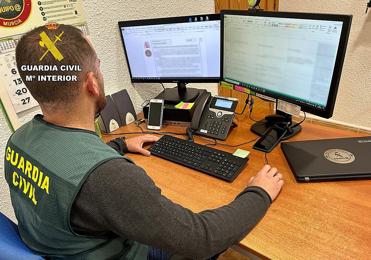 Investigan a cinco personas por estafar más de 36.000 euros a dos empresas de Níjar y Mazarrón