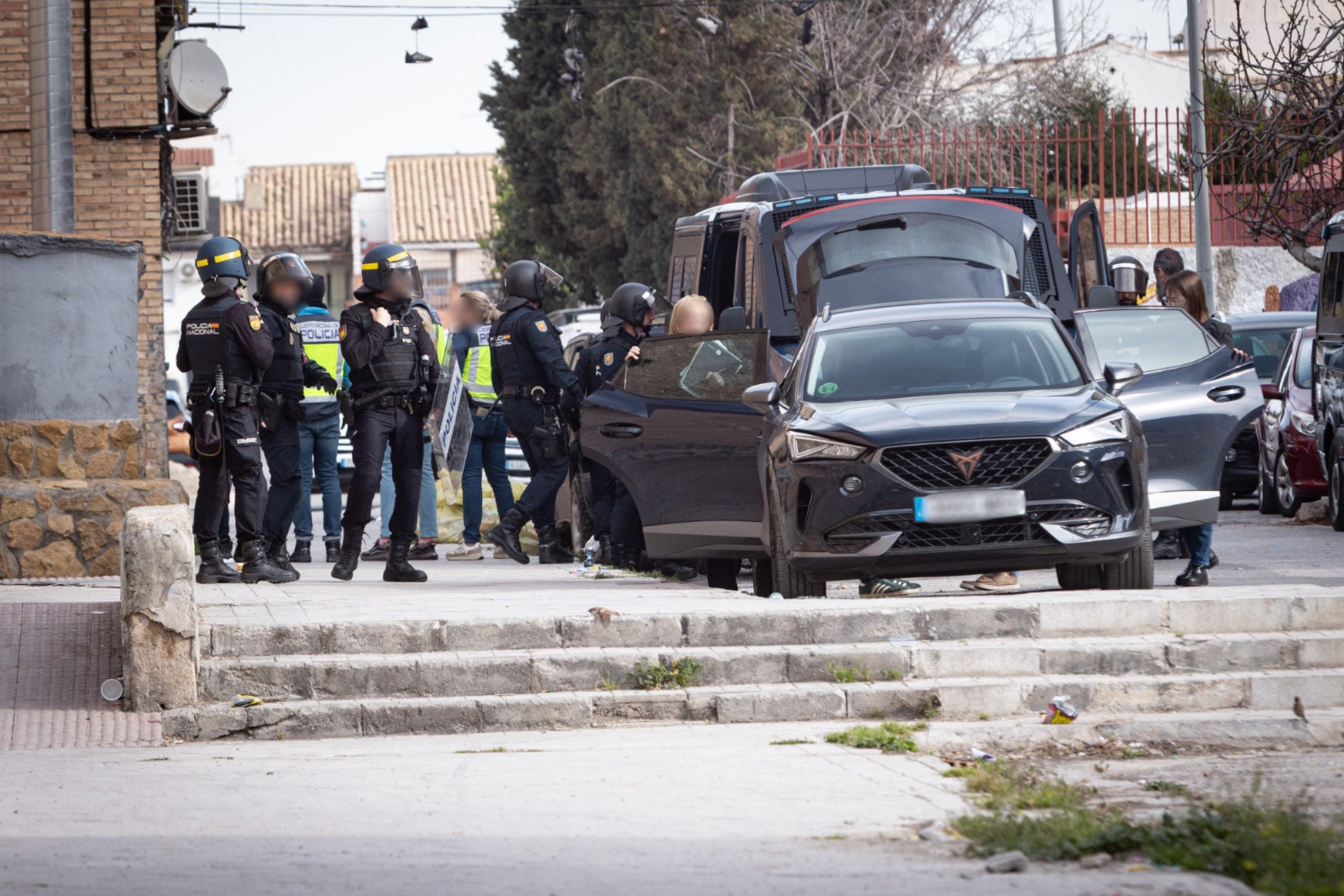 Las imágenes de la operación policial en la zona Norte de Granada, desde dentro