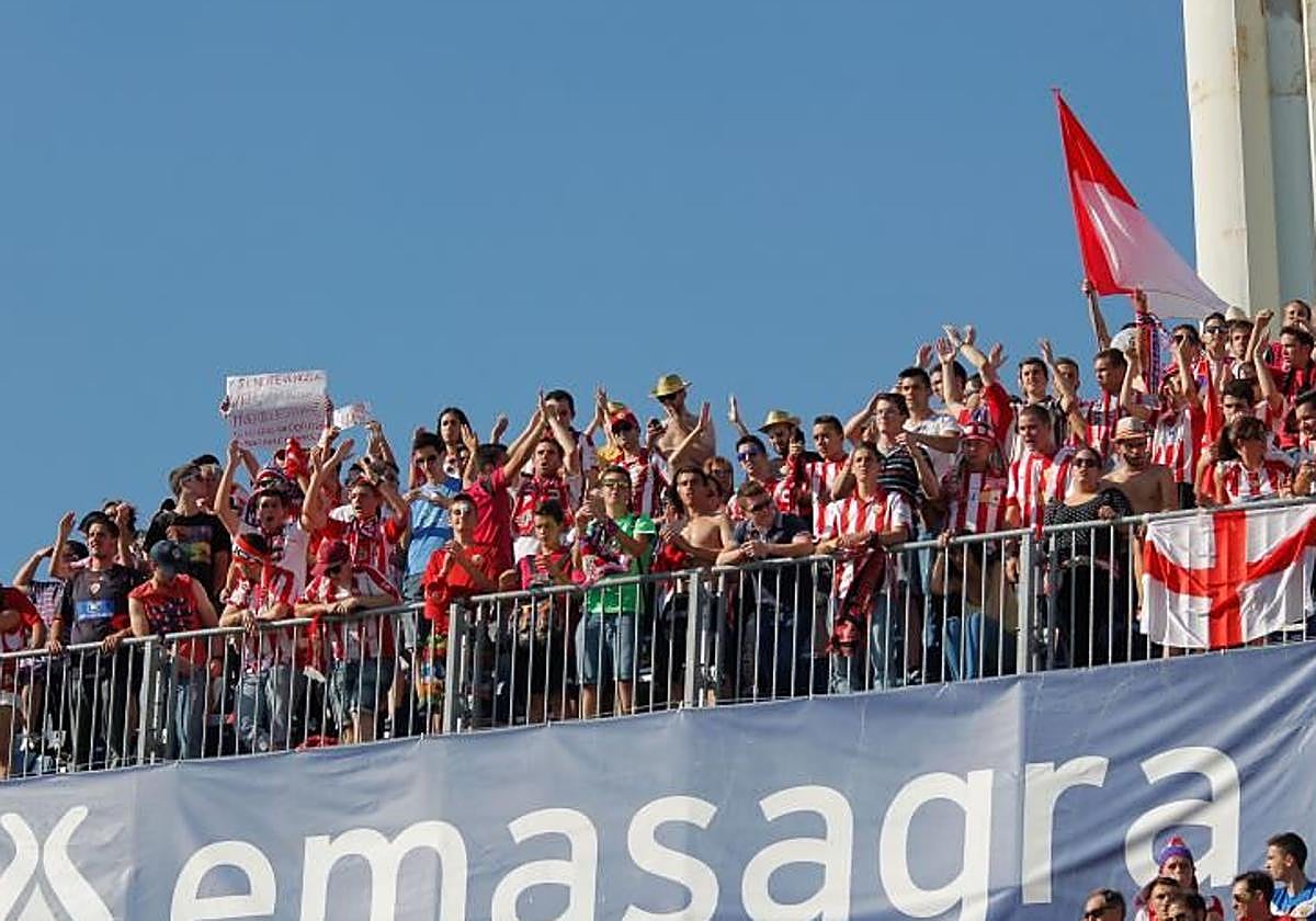 Aficionados almerienses en Los Cármenes durante una visita anterior.