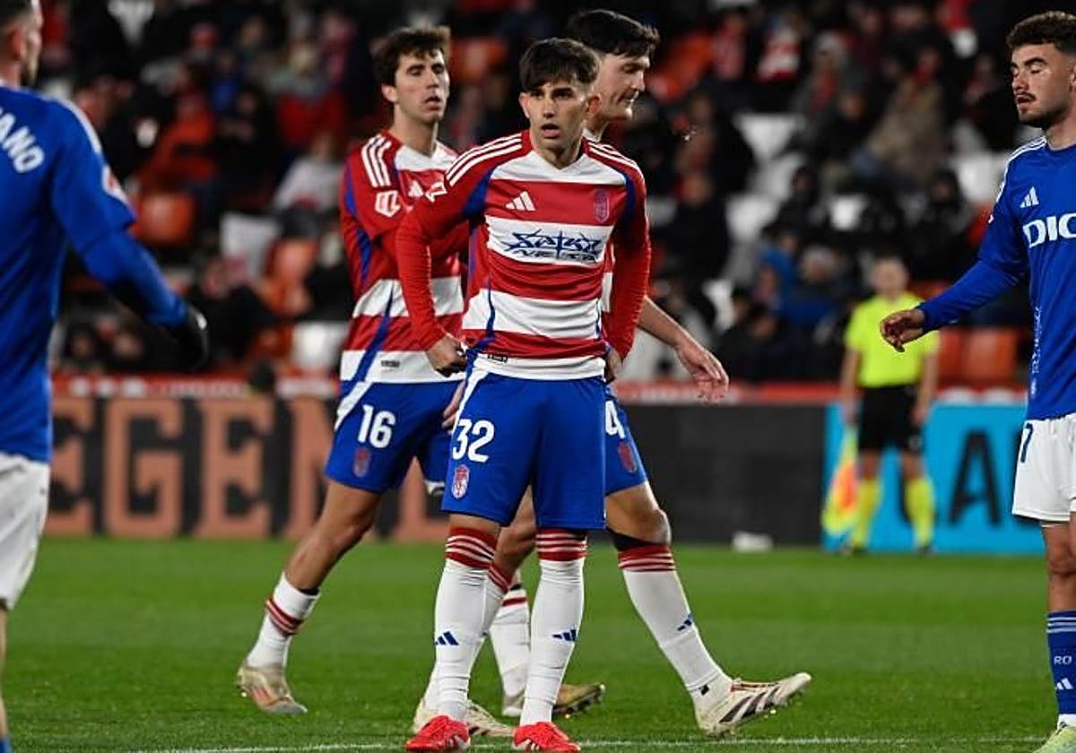 Juanma reapareció contra el Oviedo en Los Cármenes.