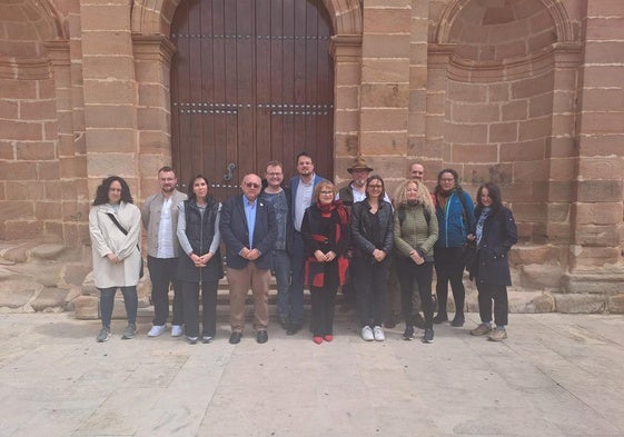 Recepción en Carboneros de periodistas alemanes en un viaje de familiarización con las Nuevas Poblaciones.