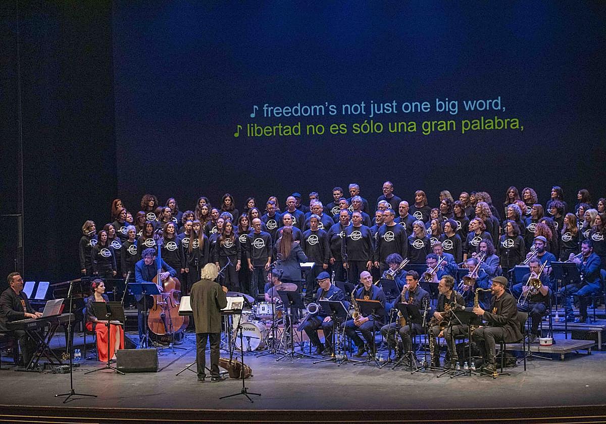 El Coro Góspel y la Big Band Clasijazz llenan de espiritualidad el Maestro Padilla