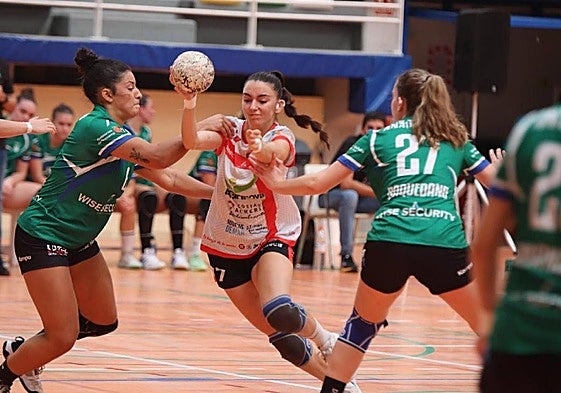 Agrinova Costa de Almería Roquetas visita a una de sus pocas víctimas en la categoría.