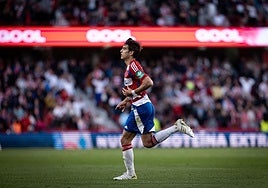 El rojiblanco Gonzalo Villar, durante el derbi con el Almería.