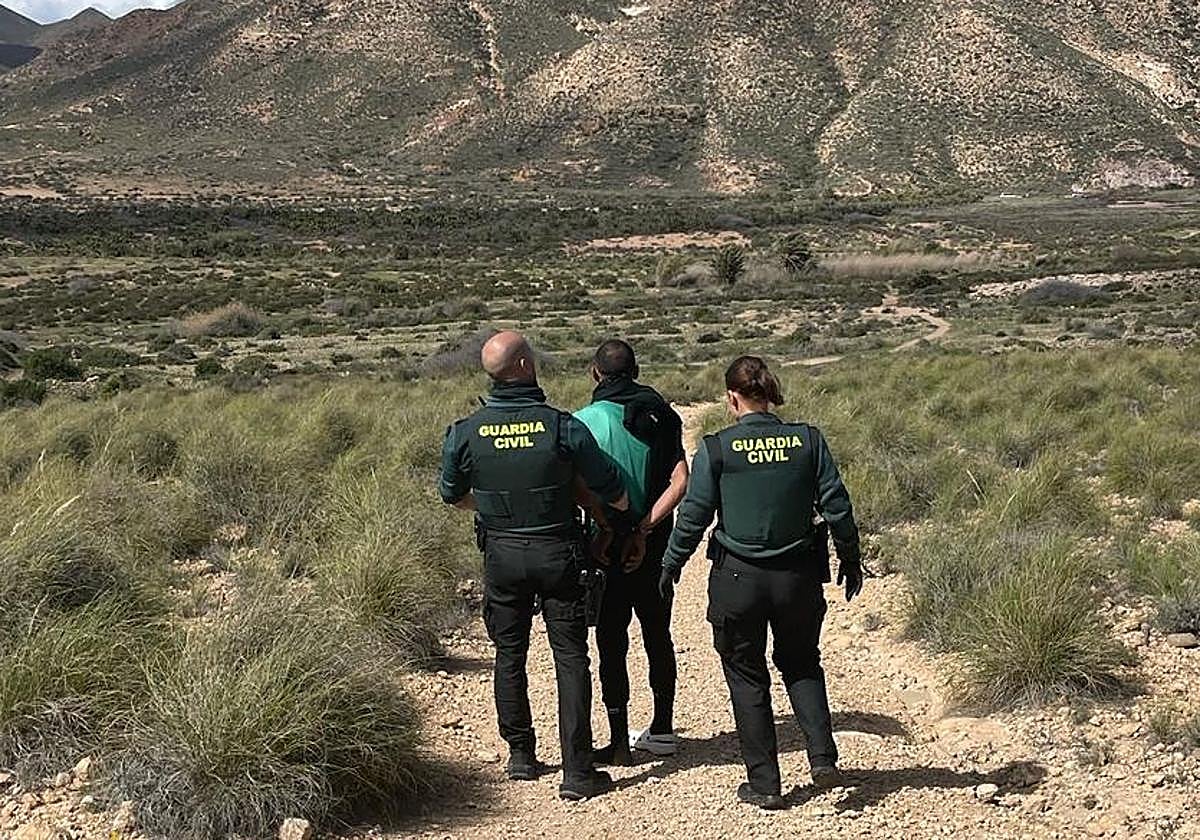 Imagen de archivo de una detención por parte de la Guardia Civil.