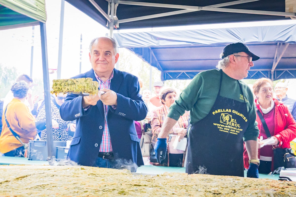 La elaboración de la tortilla de espárragos más grande del mundo, en imágenes