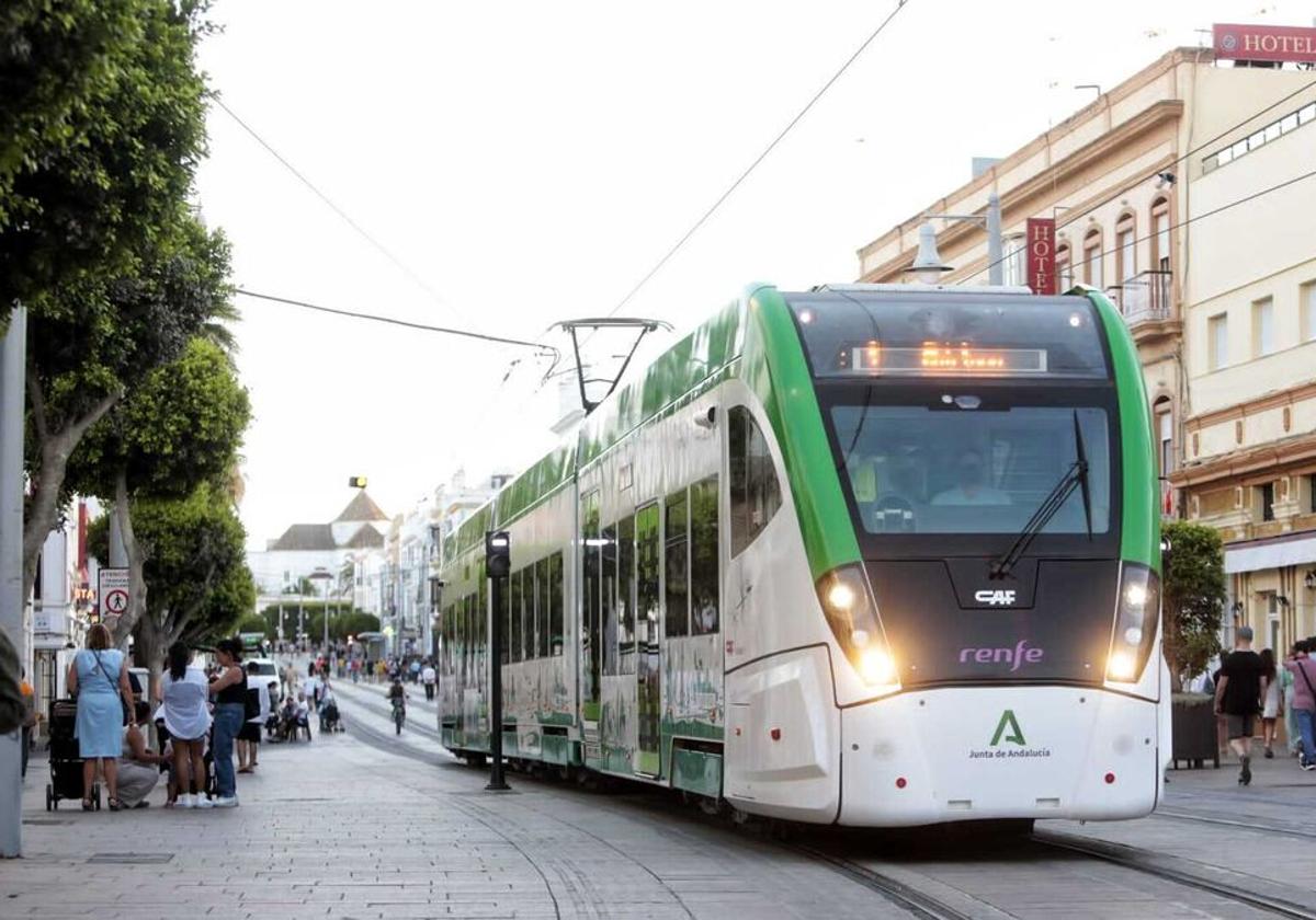 Tren Tranvía de la Bahía de Cádiz, construido y explotado por la Junta de Andalucía.