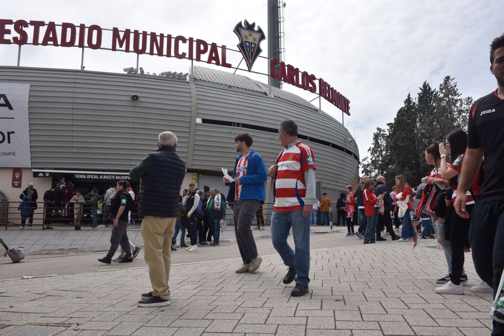 Encuéntrate entre la afición del Granada desplazada a Albacete