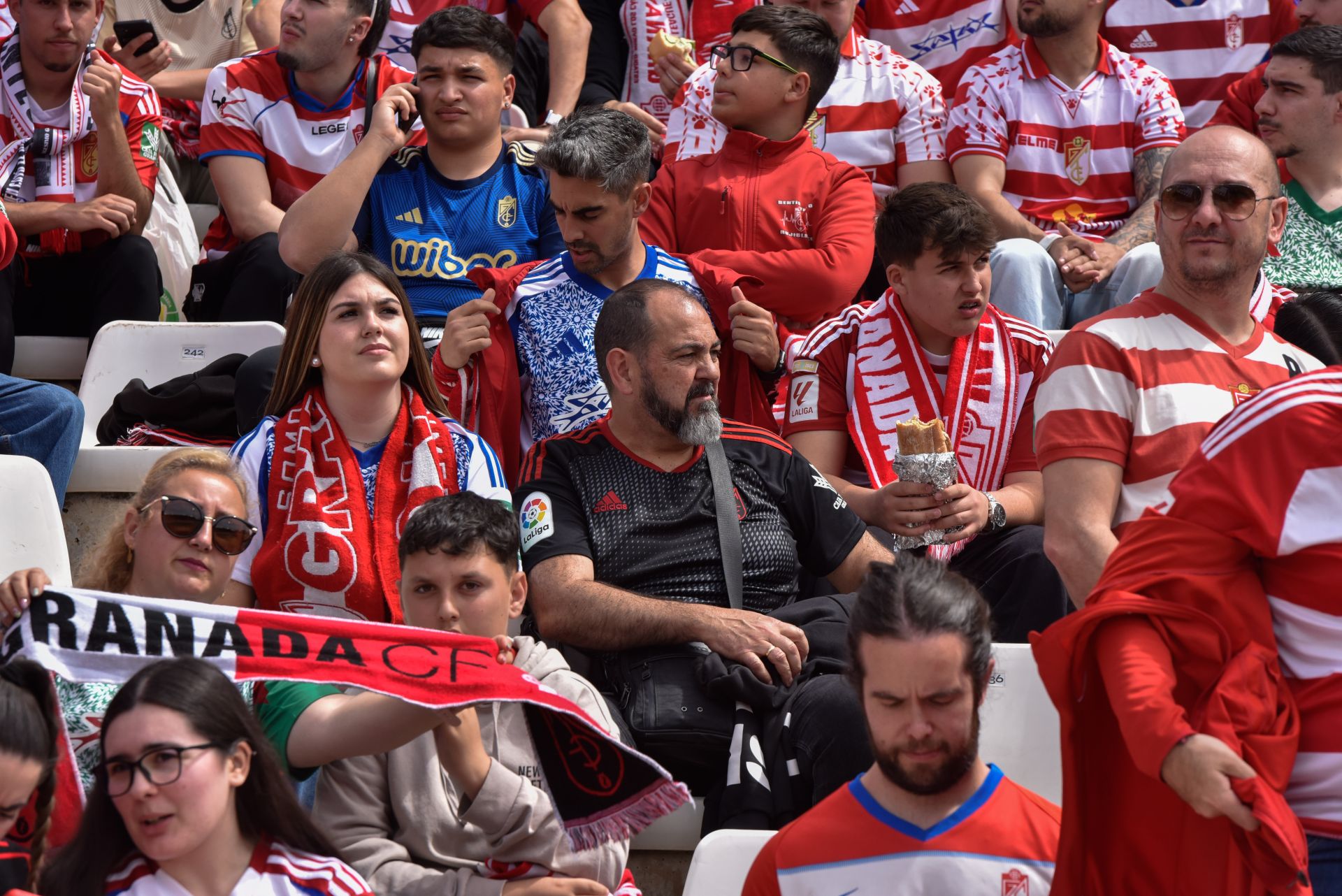 Encuéntrate entre la afición del Granada desplazada a Albacete