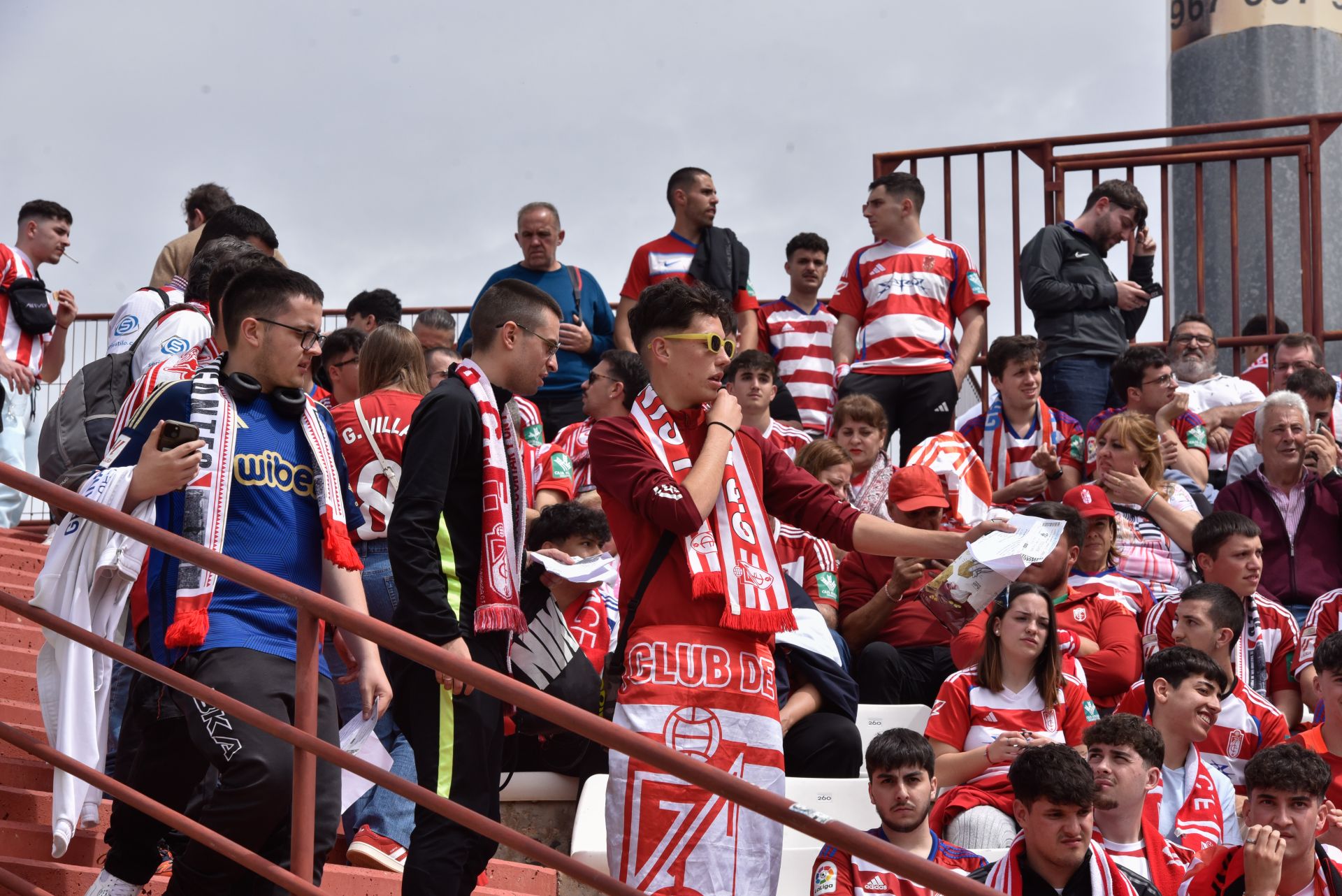 Encuéntrate entre la afición del Granada desplazada a Albacete