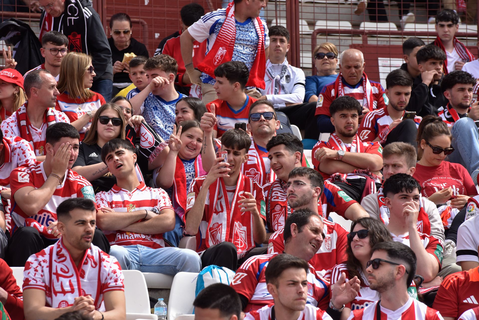 Encuéntrate entre la afición del Granada desplazada a Albacete