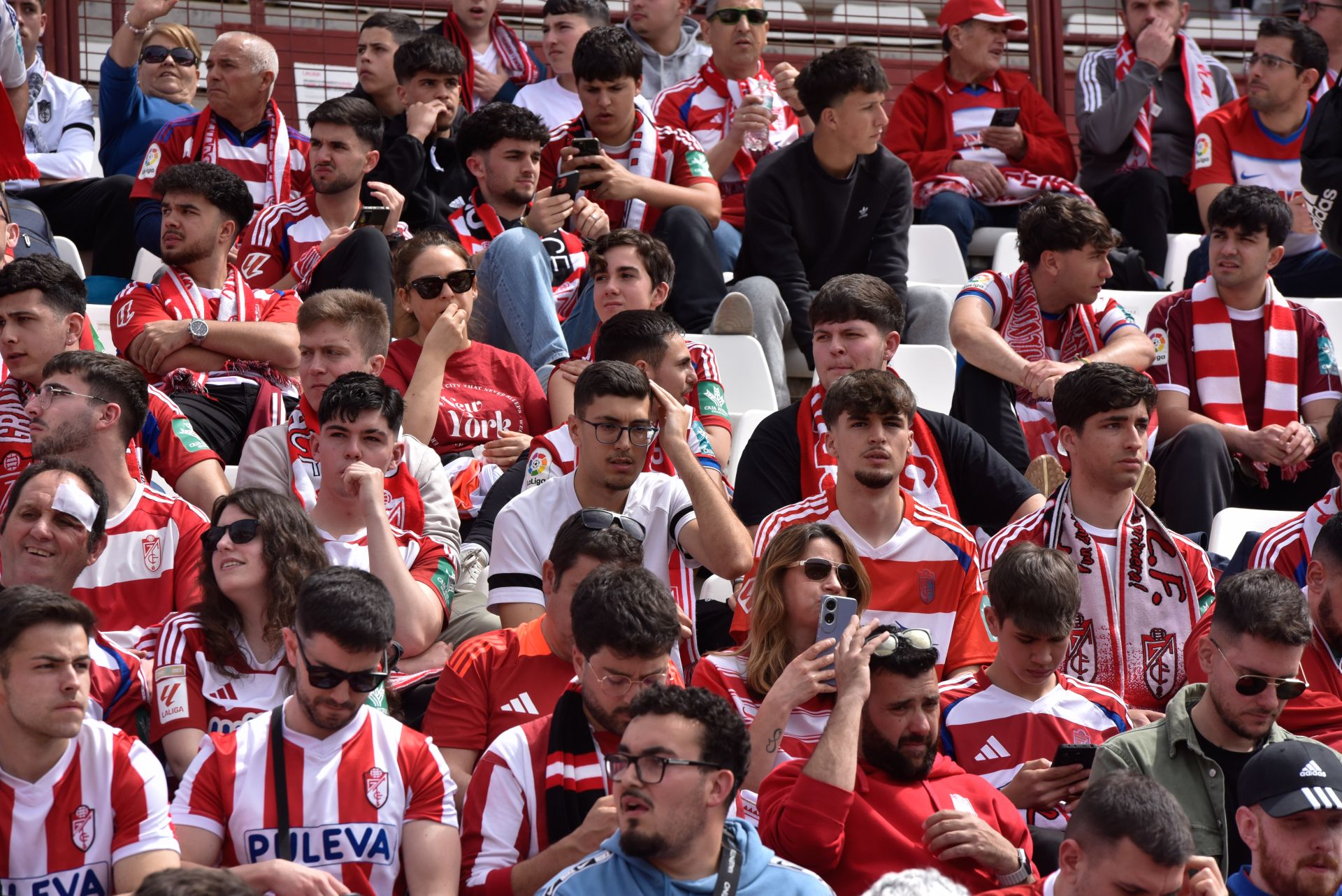 Encuéntrate entre la afición del Granada desplazada a Albacete