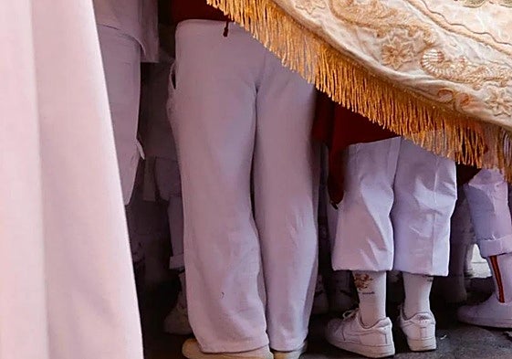 Trasera del palio de la Virgen de la Víctoria