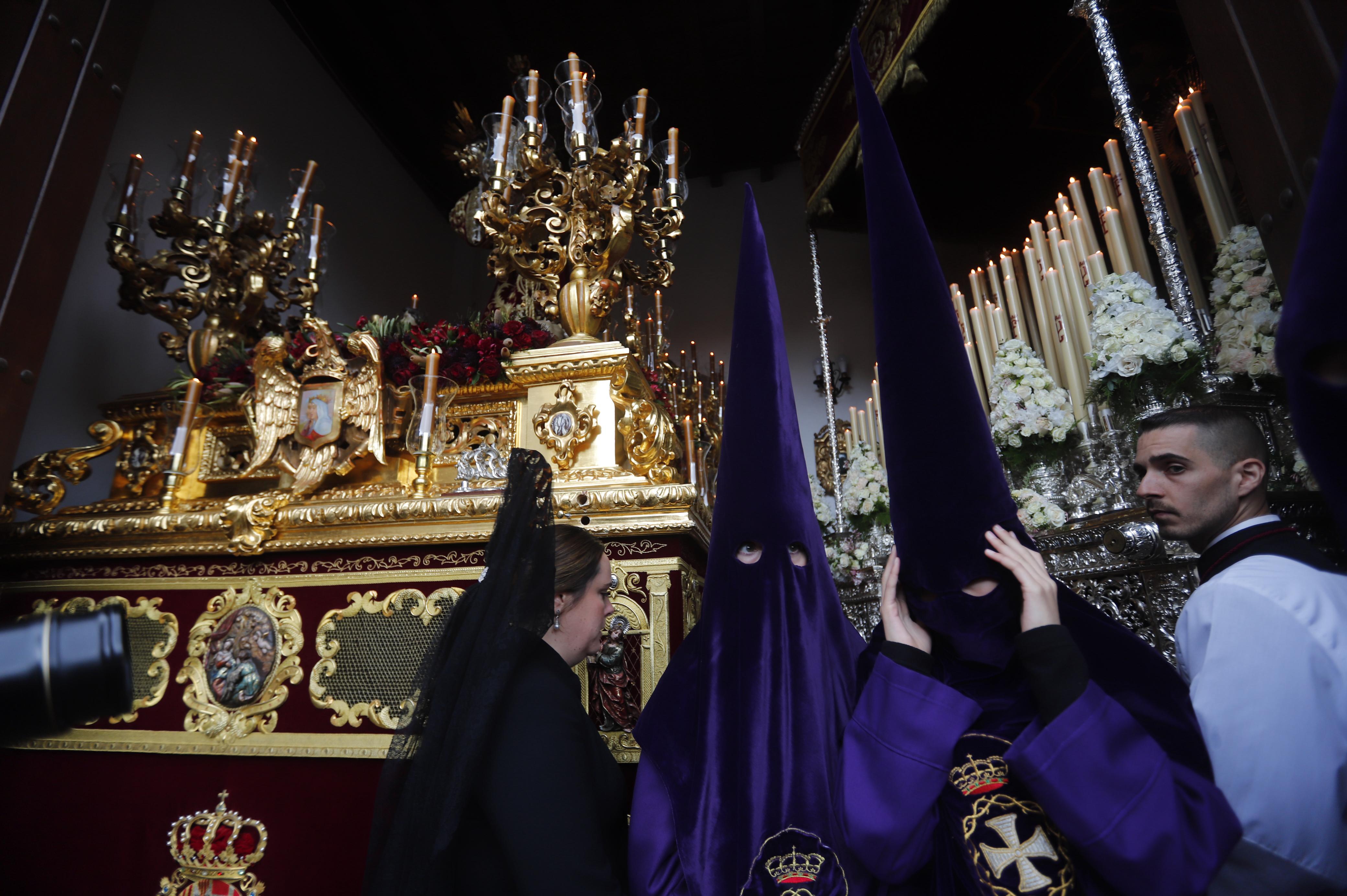 Las imágenes más emotivas e intensas del Martes Santo en Granada