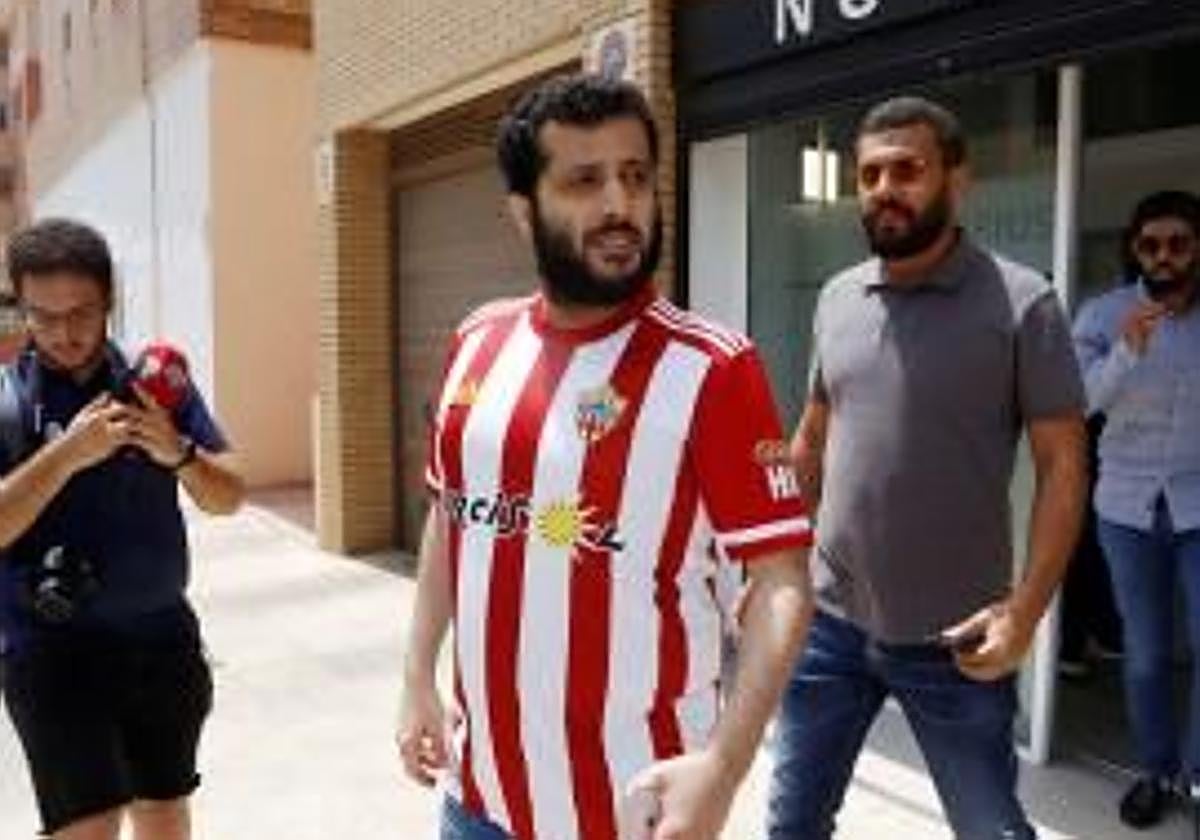 Turki Al-Sheikh sale de la notaria donde ha firmado la compra de la UD Almeria