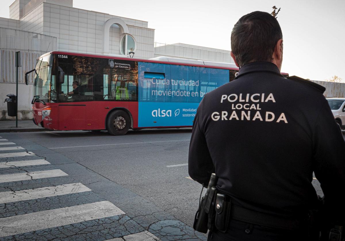 Los autobuses vuelven a sufrir ataques con piedras en el distrito Norte