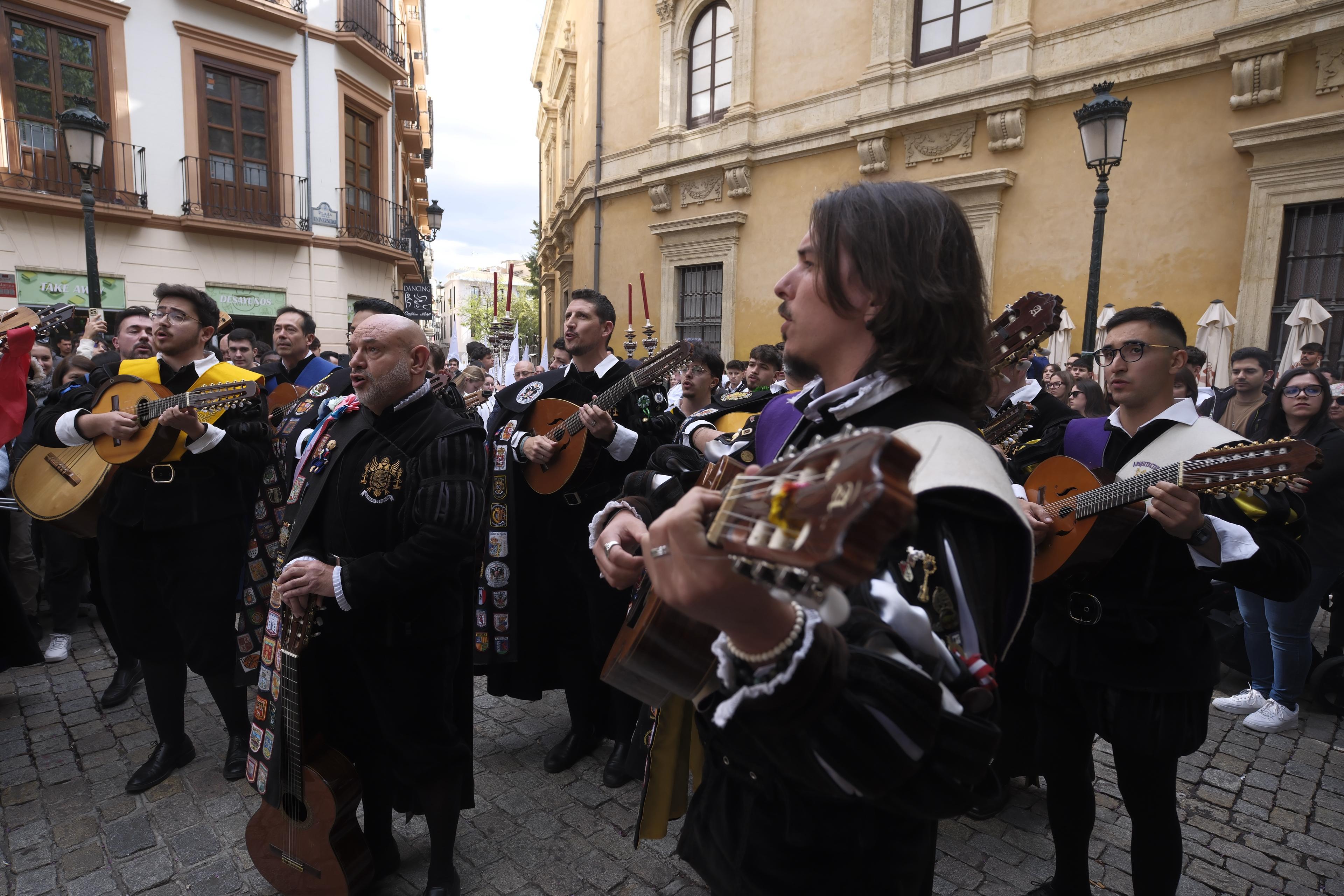 Las imágenes más llamativas y esperadas del Miércoles Santo en Granada