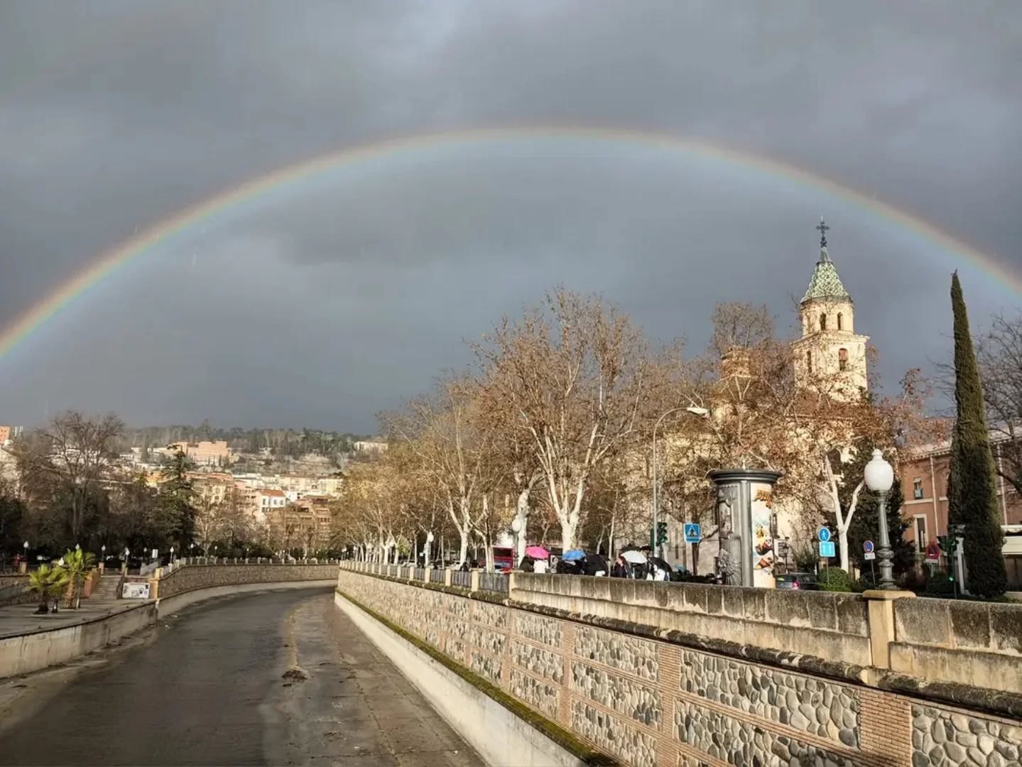 La familia sánchez valenzuela y la granada cofrade se despiden de manuel | ideal