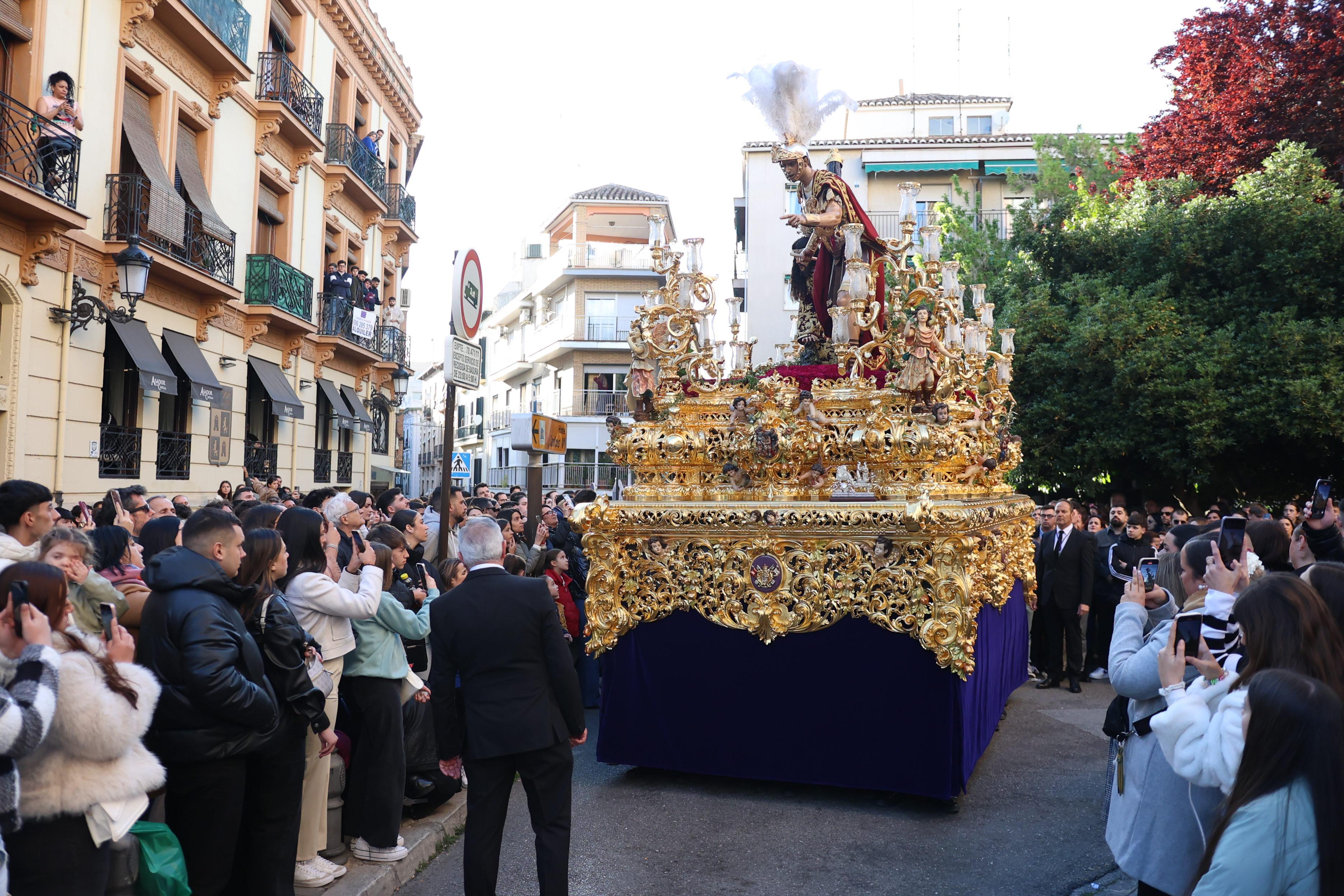 Las imágenes más llamativas y esperadas del Miércoles Santo en Granada