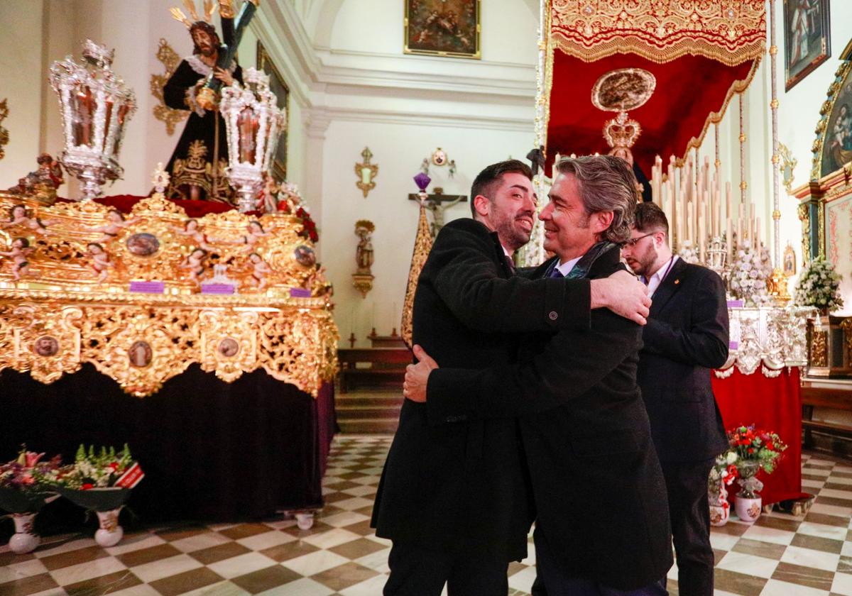 El día de los abrazos con el nazareno del realejo | ideal