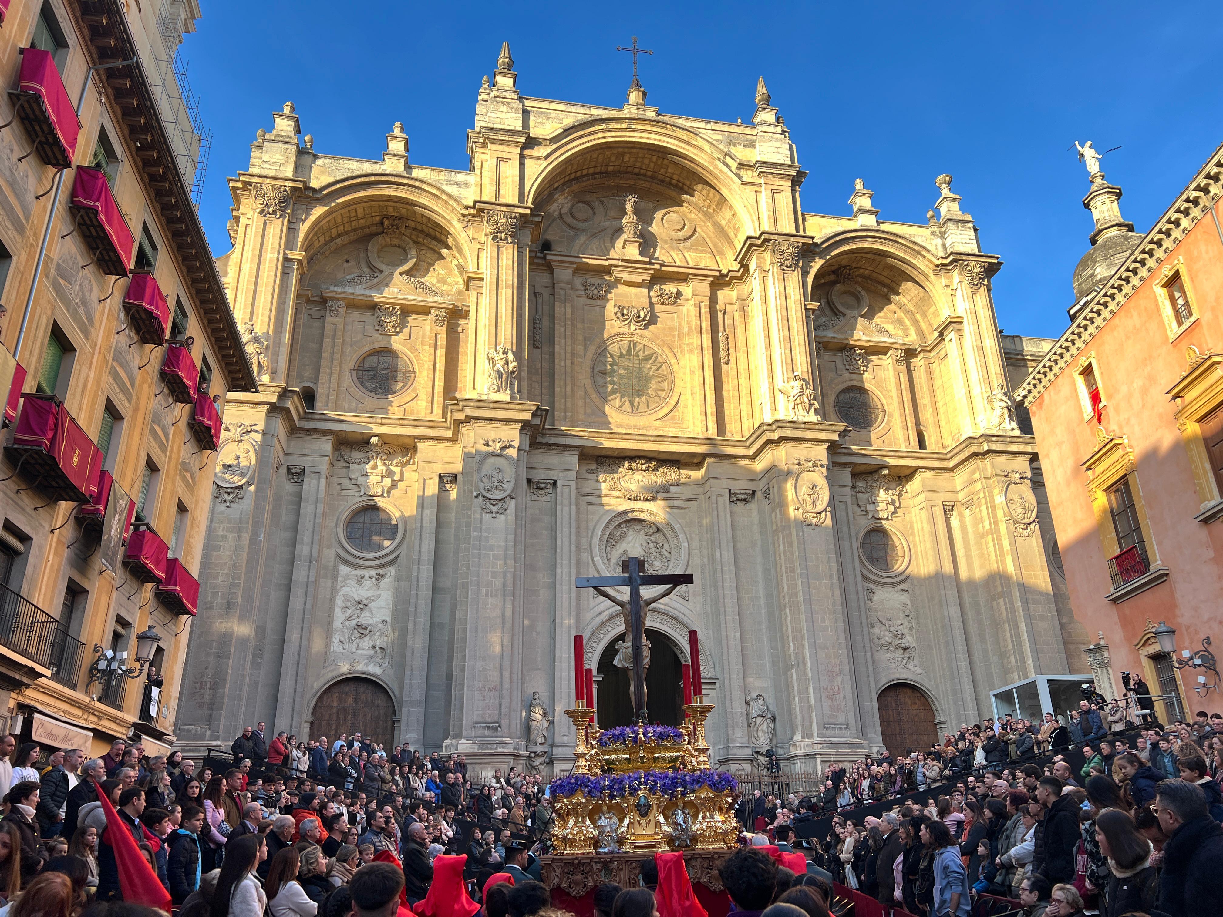 Las imágenes más llamativas y esperadas del Miércoles Santo en Granada
