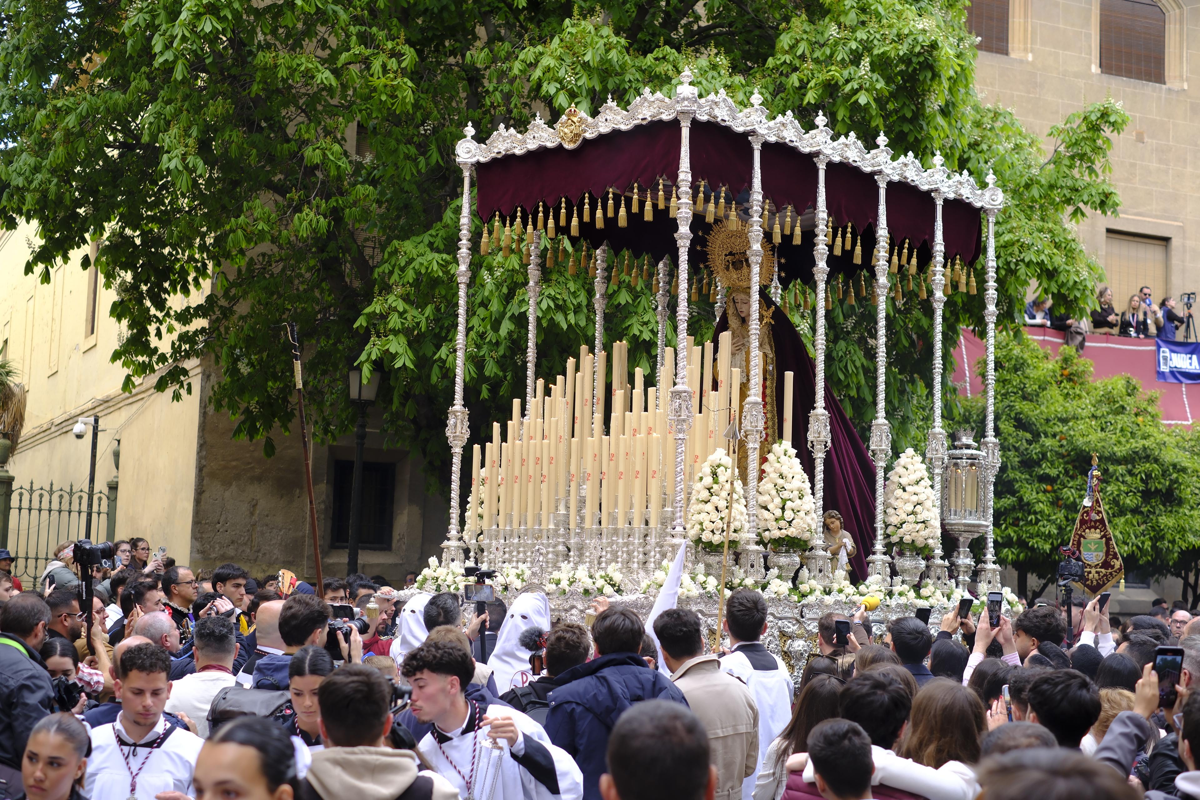 Las imágenes más llamativas y esperadas del Miércoles Santo en Granada