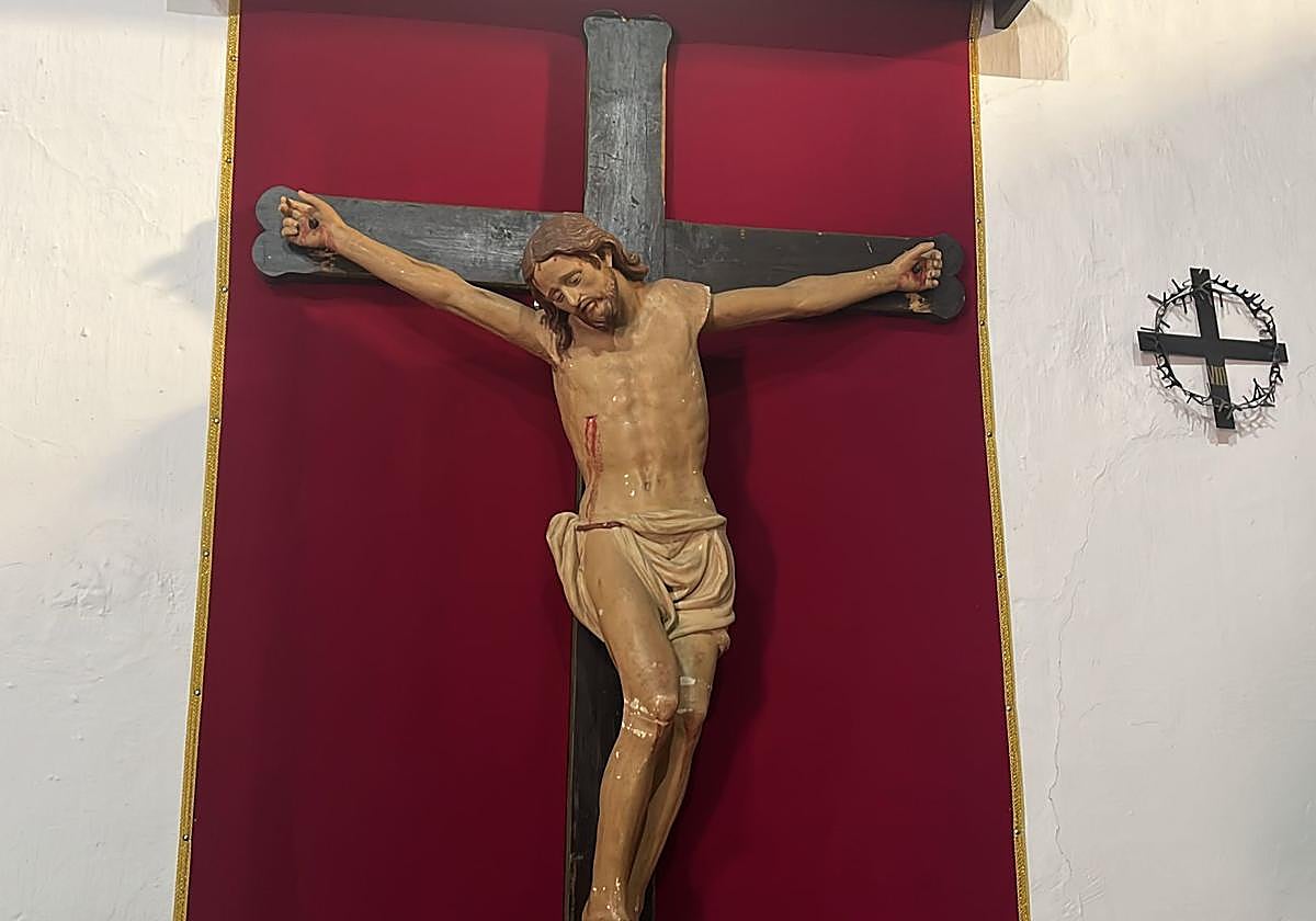 Jesucristo Crucificado sale en procesión junto a la Virgen de Los Dolores este Viernes Santo en Enix.