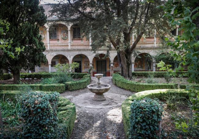 Los preciosos jardines del Palacio del Cuzco.