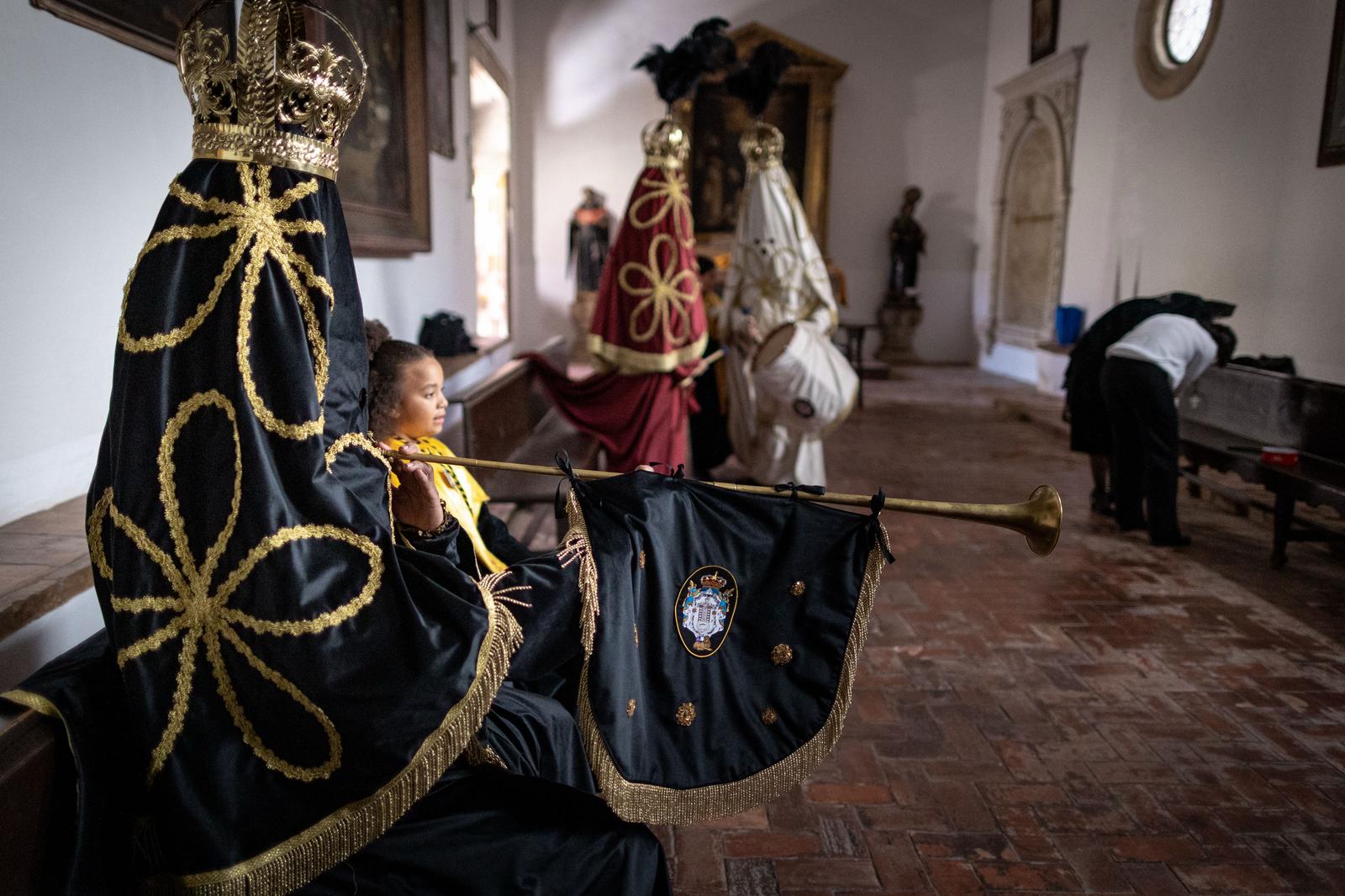 Así se visten las Chías, personajes únicos de la Semana Santa granadina