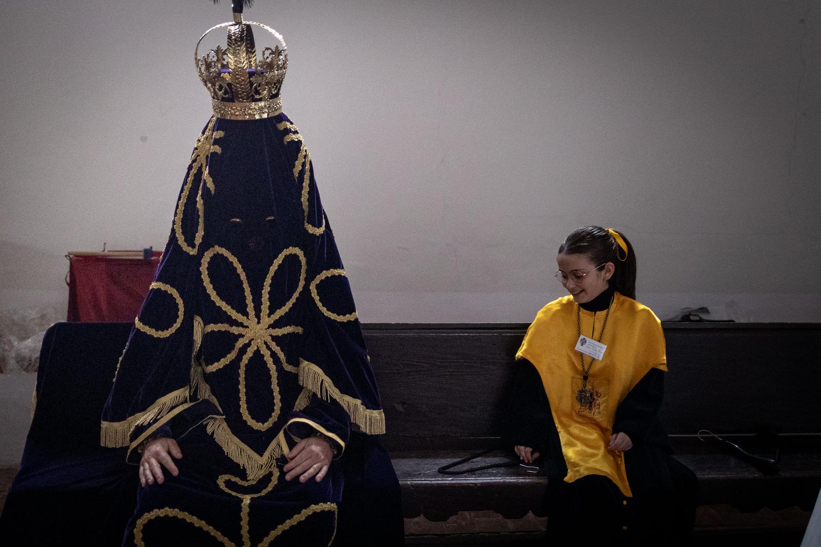 Así se visten las Chías, personajes únicos de la Semana Santa granadina