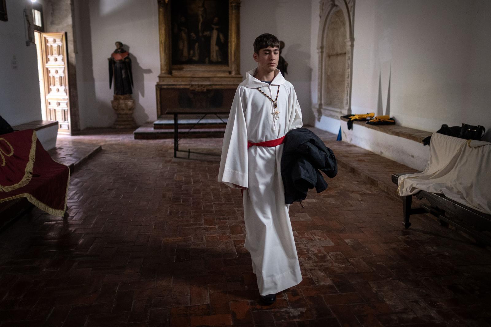 Así se visten las Chías, personajes únicos de la Semana Santa granadina